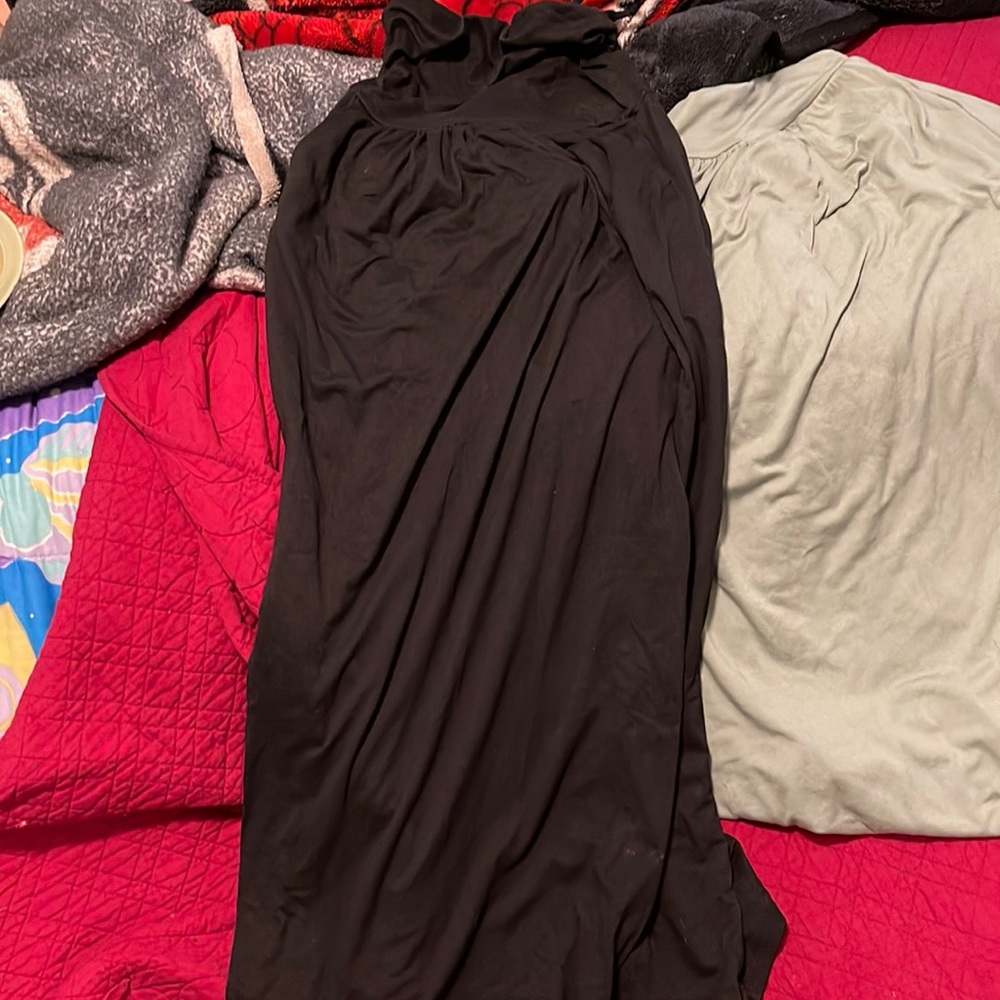 I’m selling 3 dresses